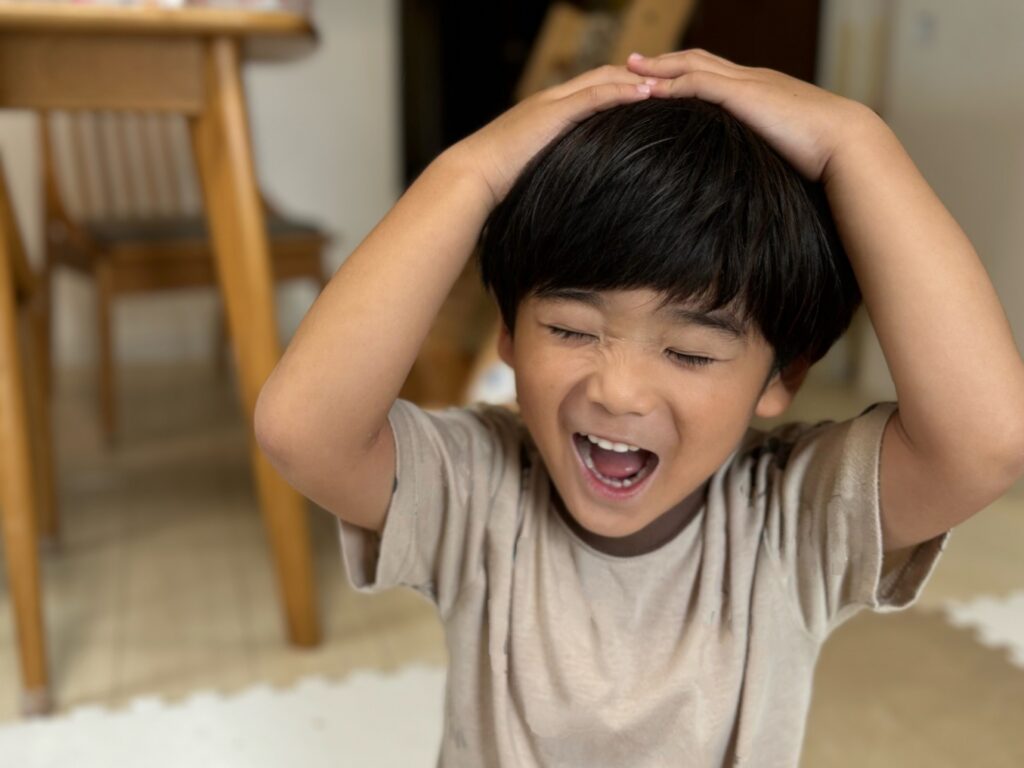 自分が物にぶつかって壊れる